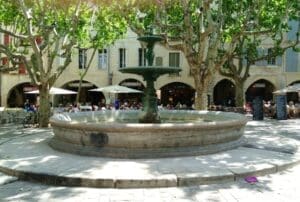 destination uzes france