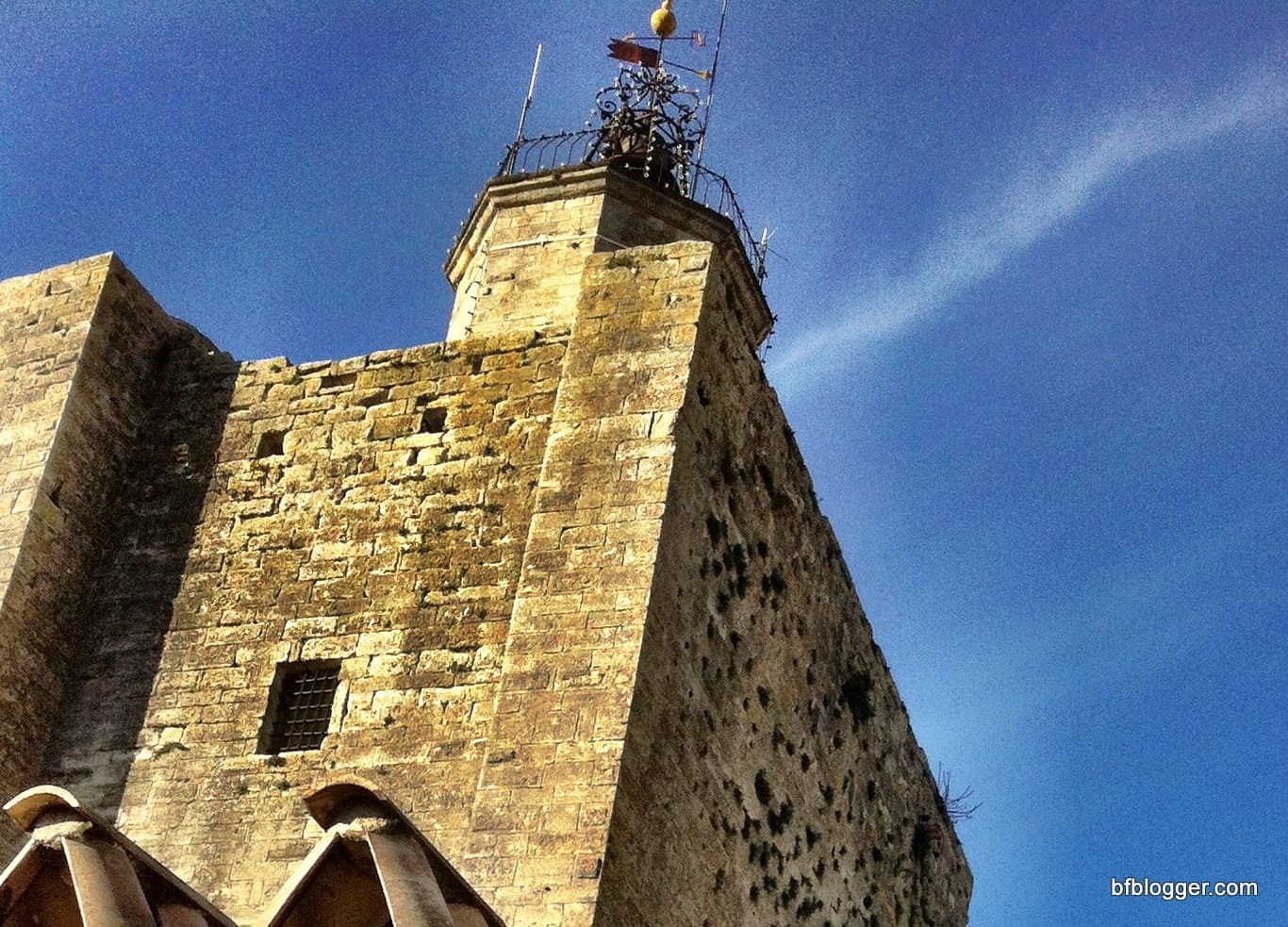 Uzes
