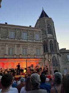 Uzes