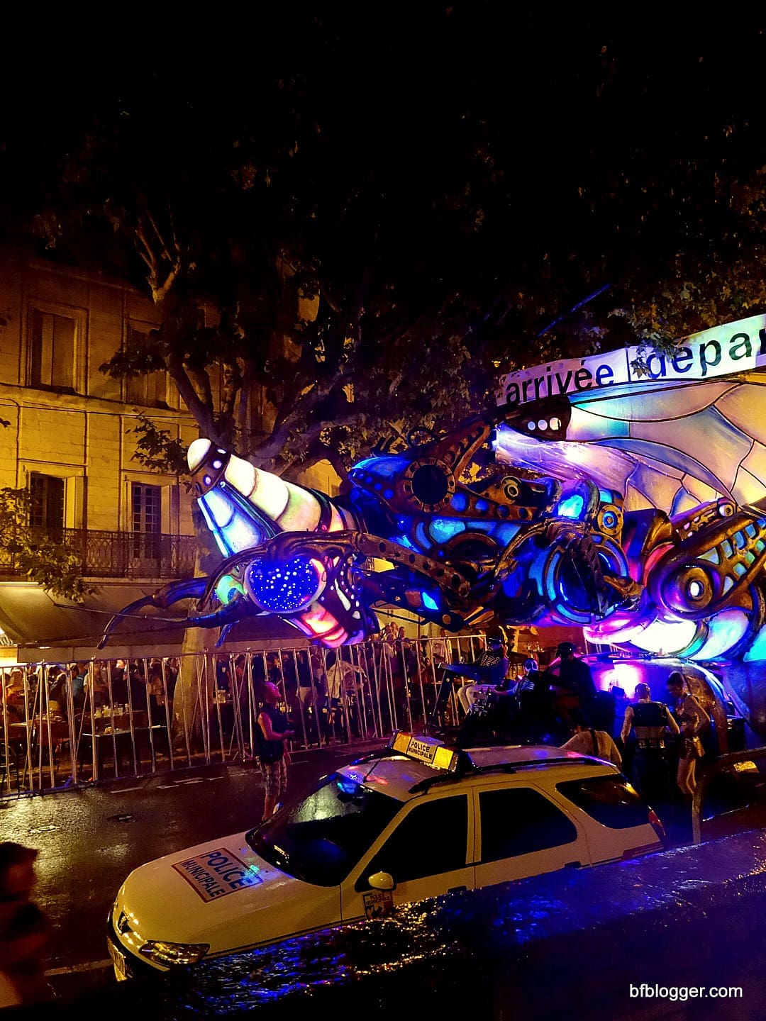 Cars and people were dwarfed by the spectacle.