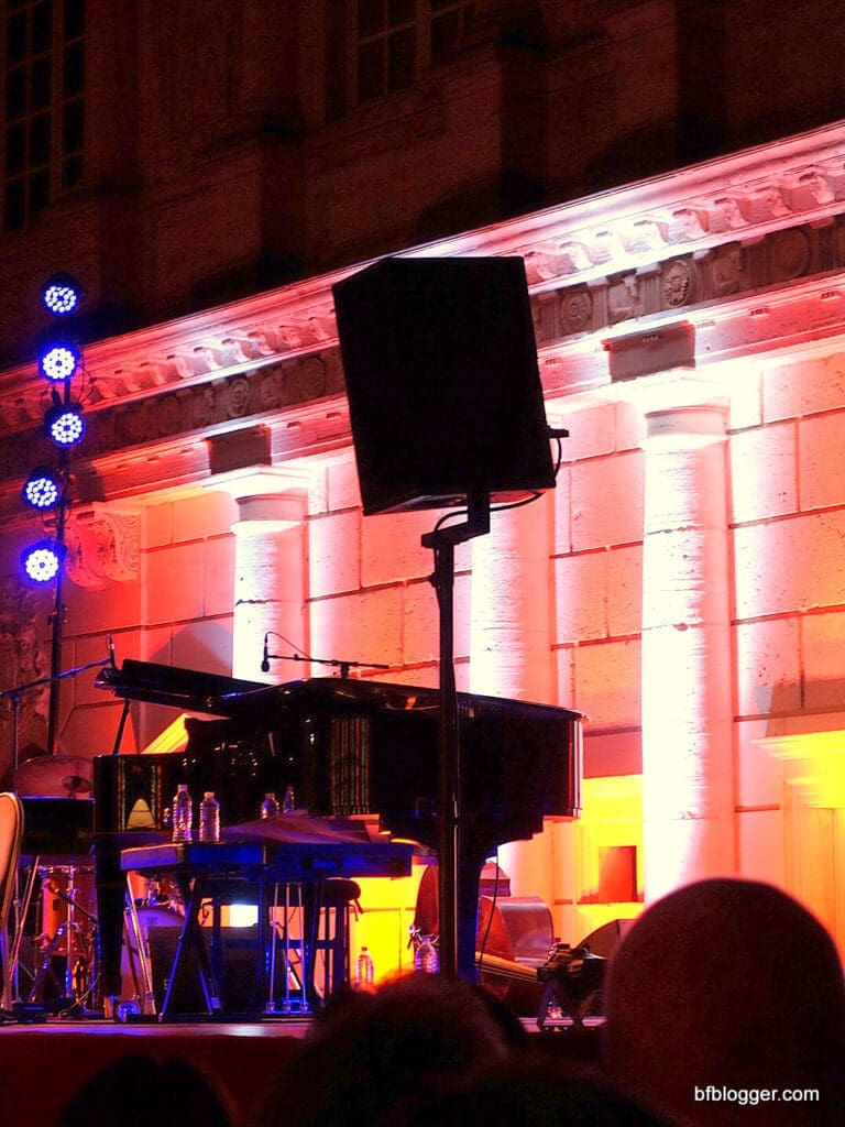 The stage set up inside the Cours des Duche