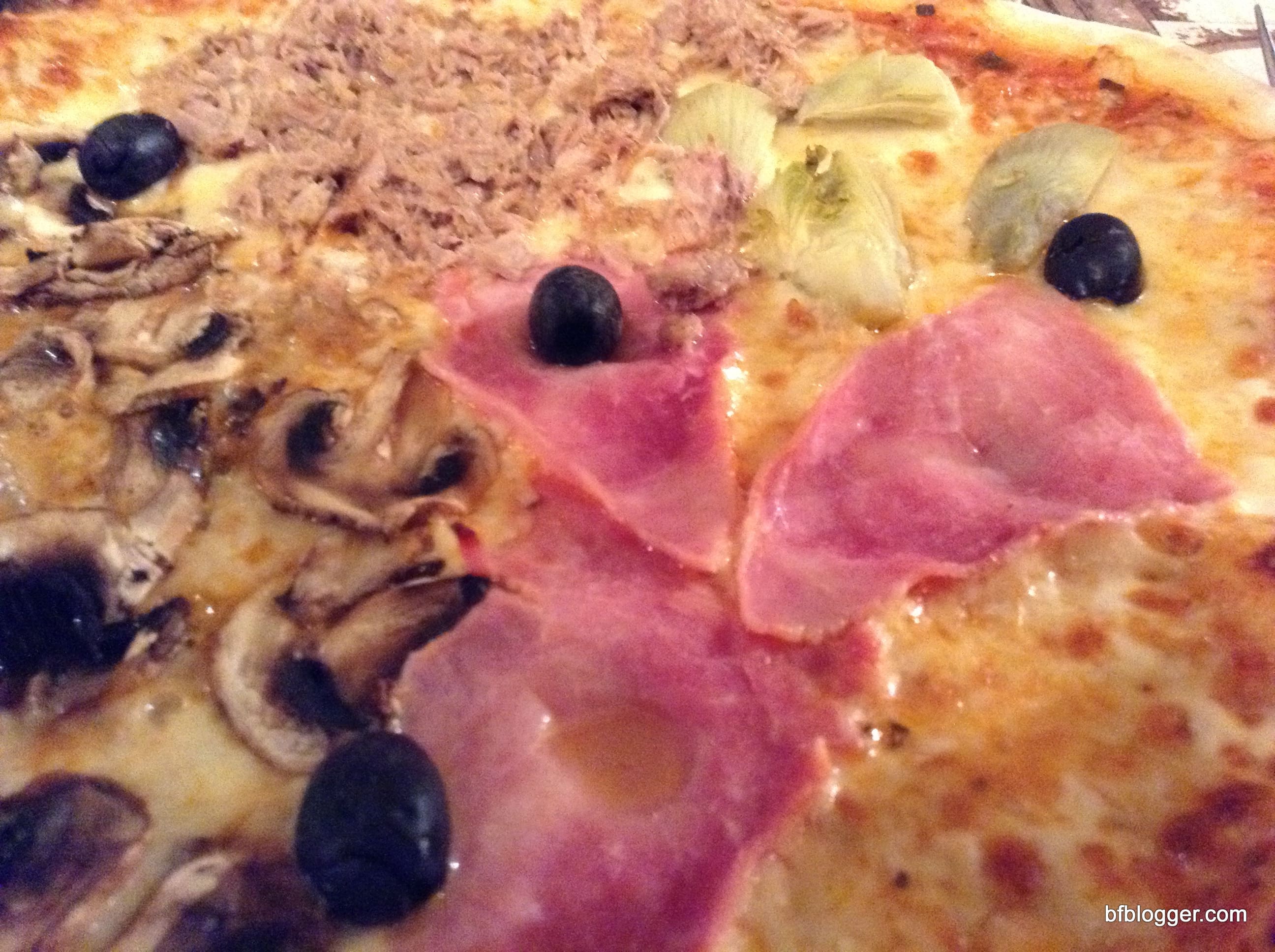 "Four Seasons" Pizza in Uzes, France