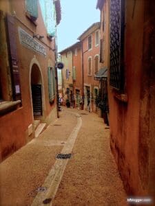 Ochre-Tinted houses in Roussillon