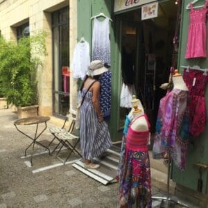 Tourist shopping in Uzes