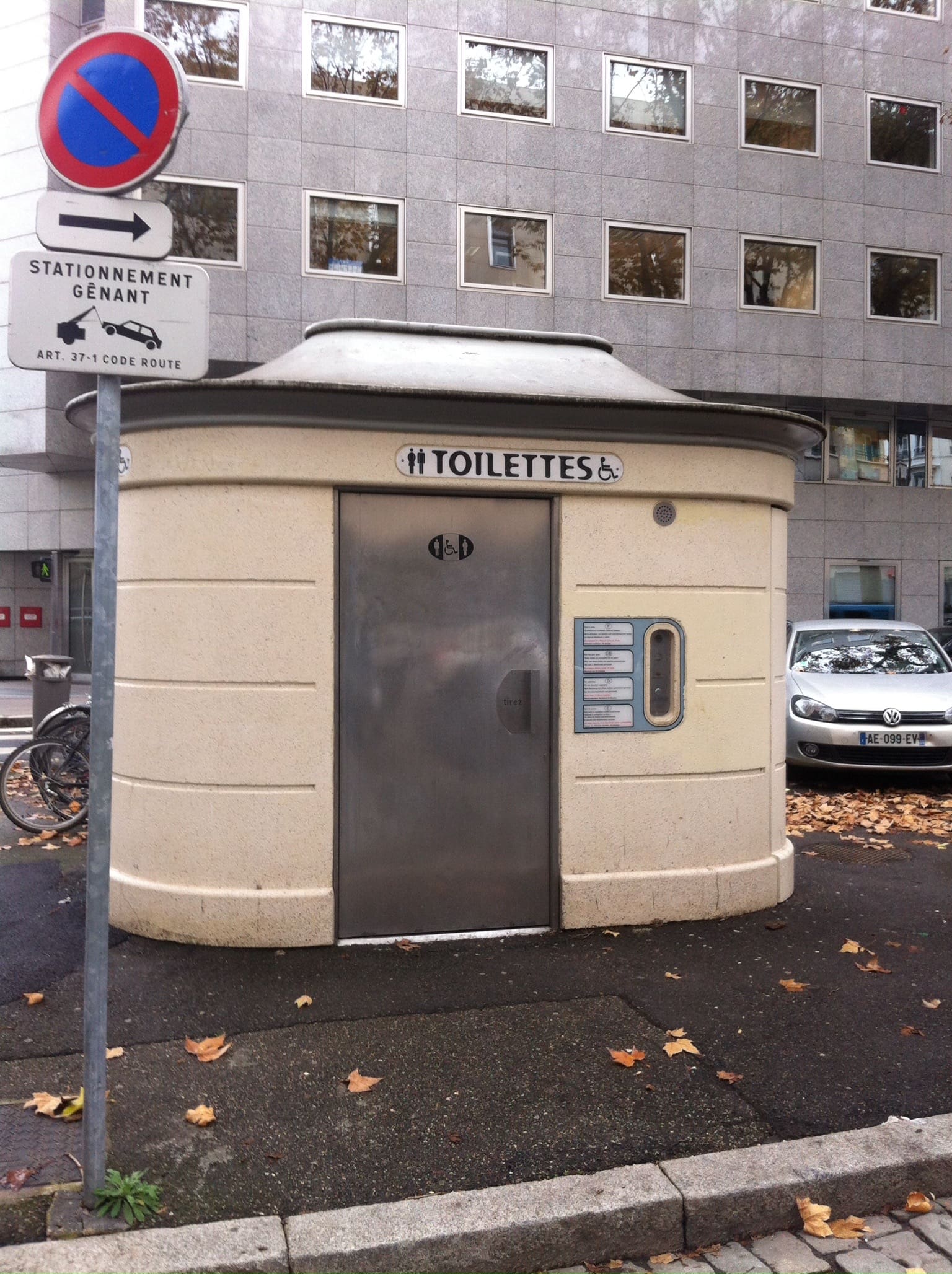 odd things in France