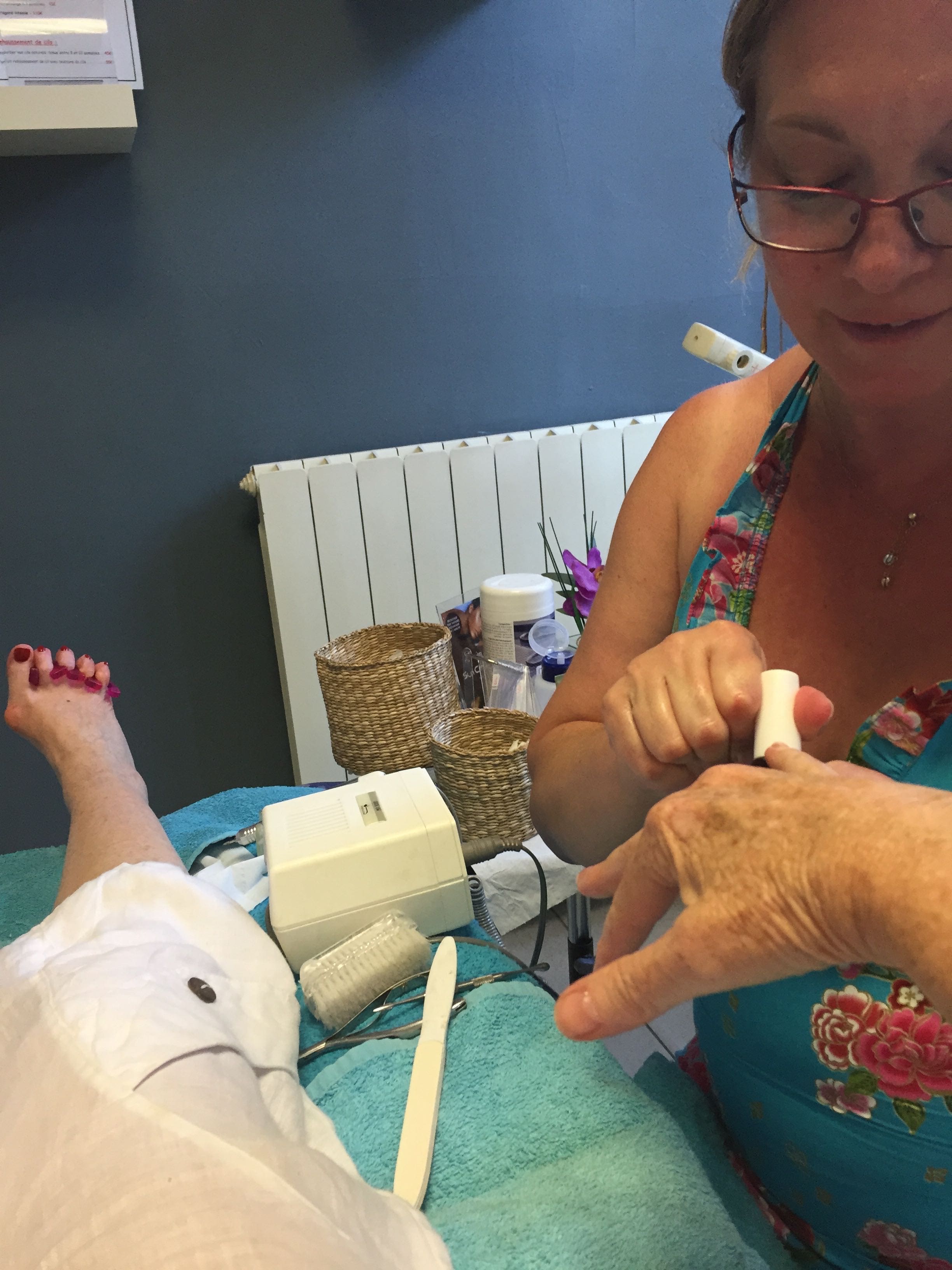 Water-less manicures and pedicures