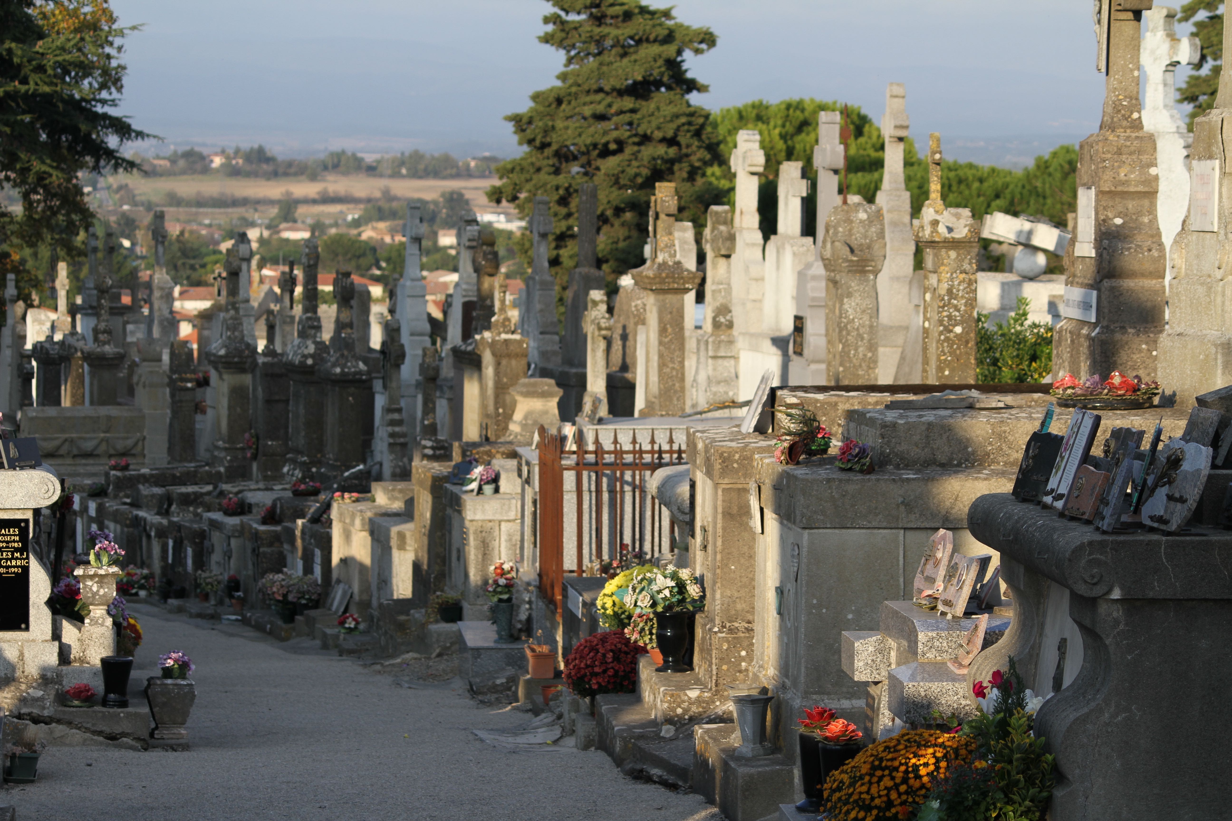 Cemetery in
france
odd things in France
