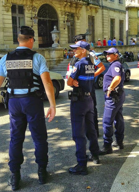 Uzes gendarmer and police
