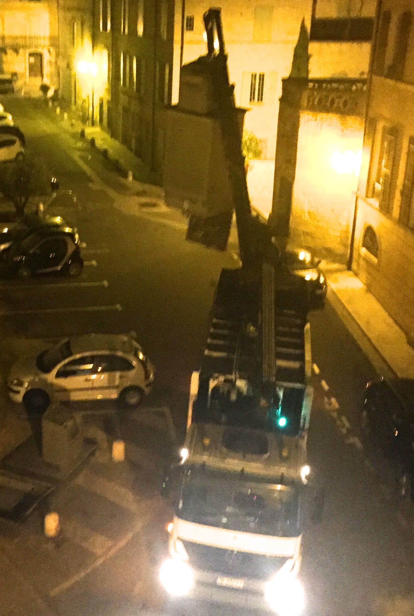 Uzes trash hauler