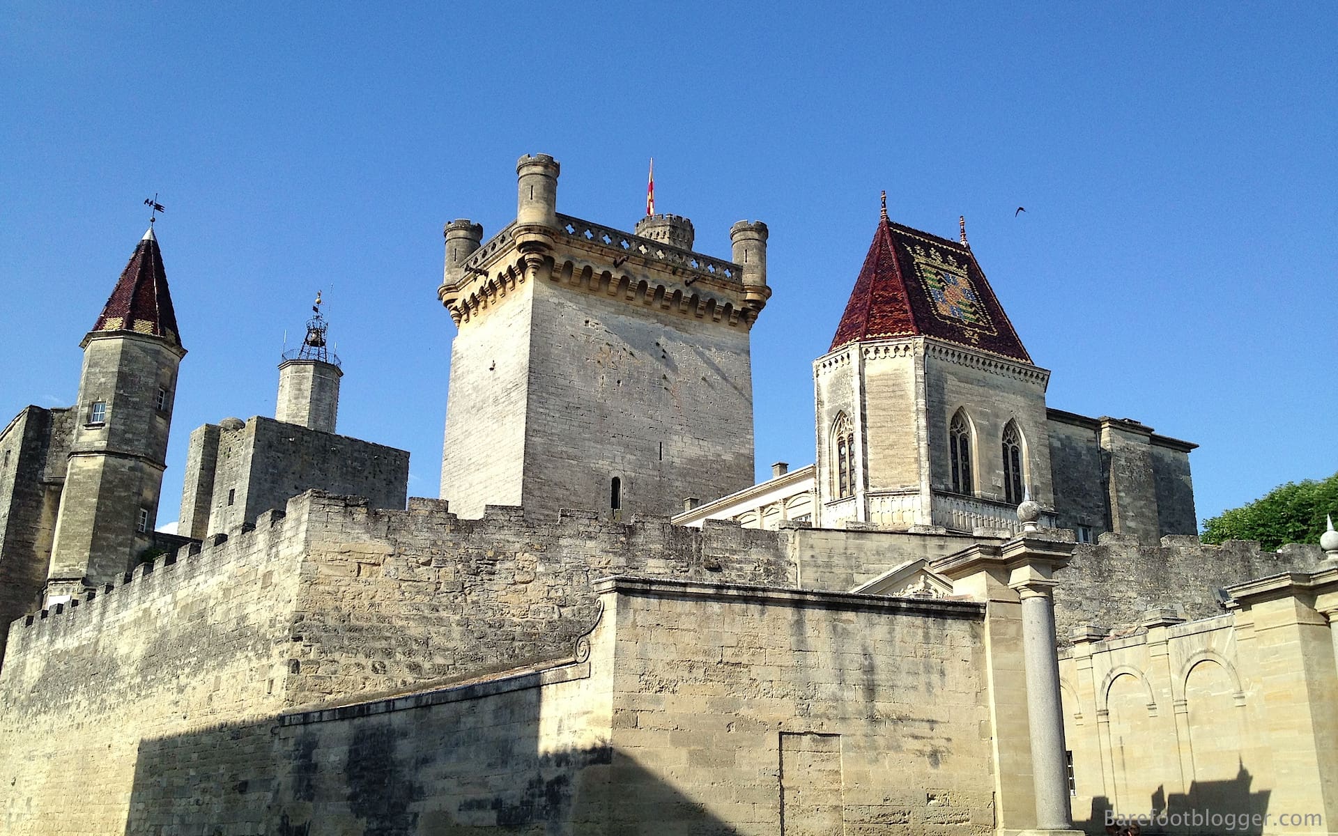 Uzes