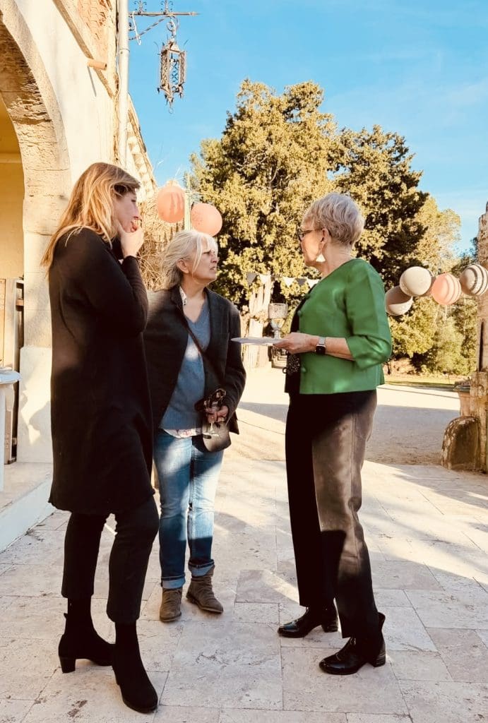 Conversation during a birthday gathering near Uzès