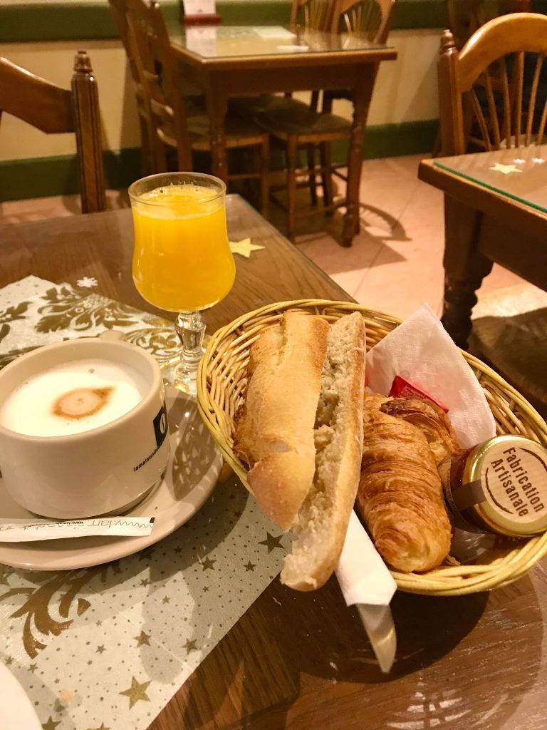 bread etiquette in France